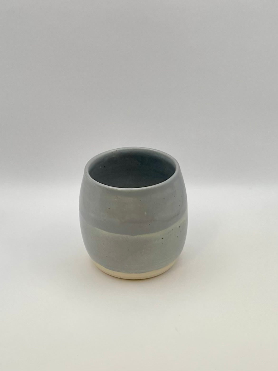 Petit pot violet doux