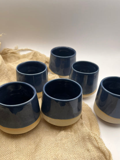 Tasse angulaire bleu nuit