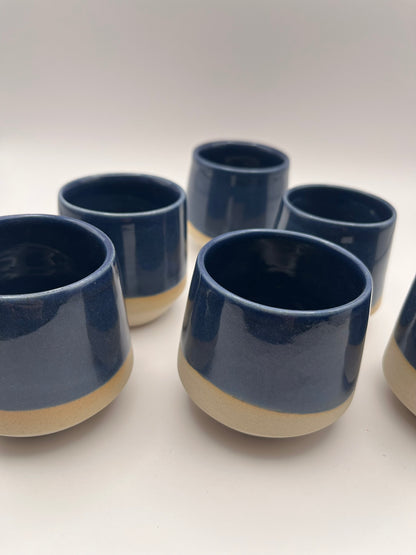 Tasse angulaire bleu nuit