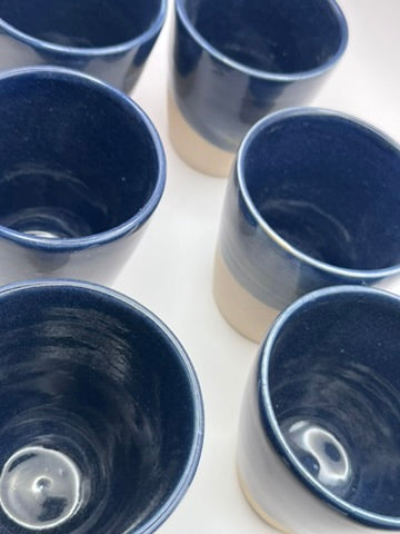 Tasse gobelet bleu nuit