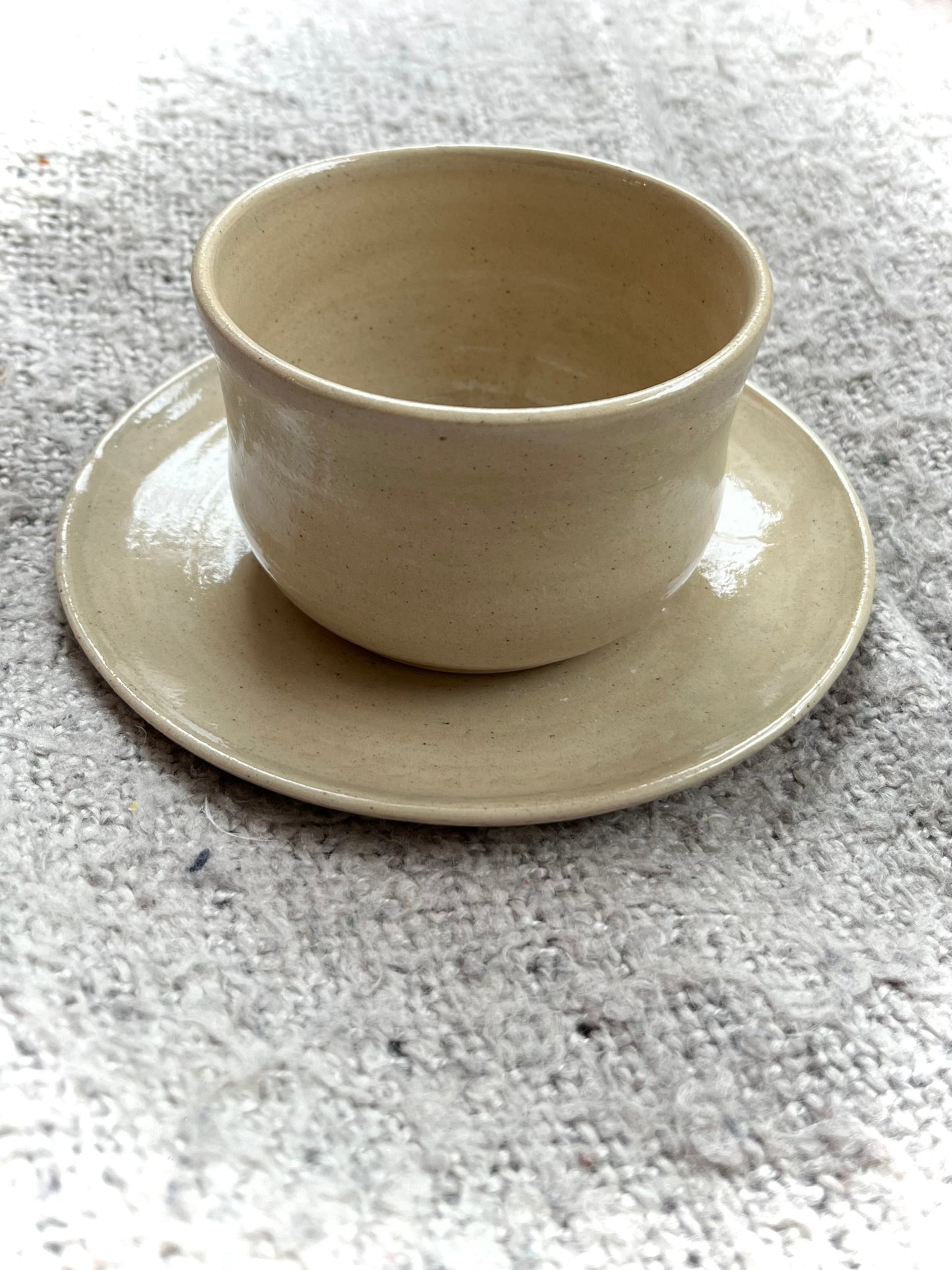 Tasse et soucoupe beige