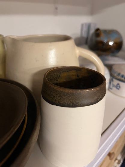 Pot porcelaine levre marron