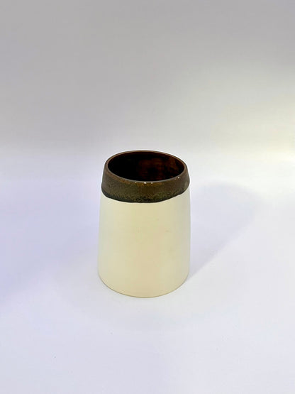 Pot porcelaine levre marron