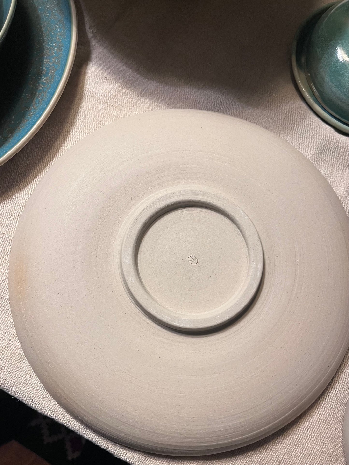 Plat de présentation vert tacheté