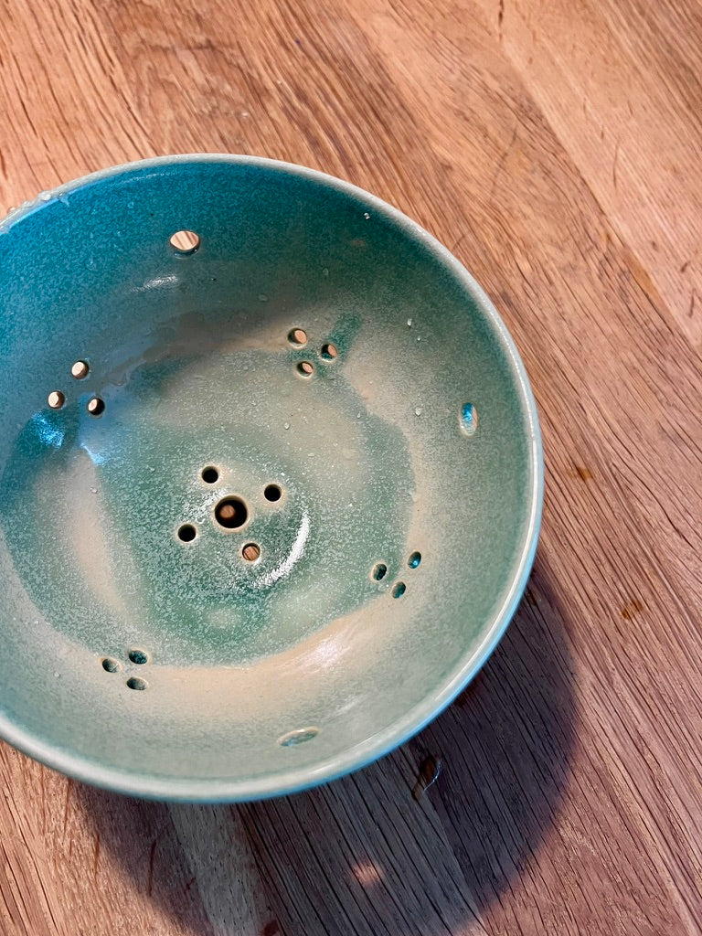 ceramique-artisanale-passoire-Prairie-faits-main-paris